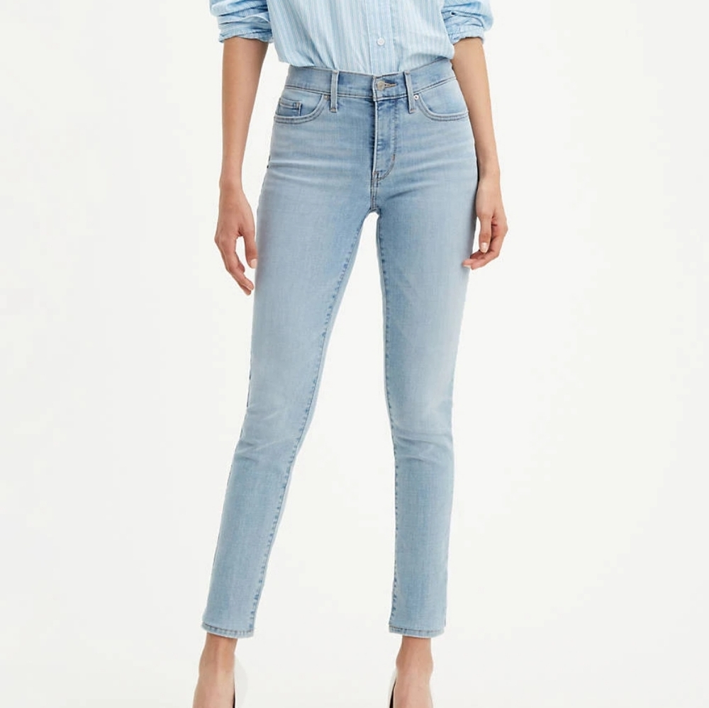 NWT Levi's 311 shaping skinny jeans - light wash